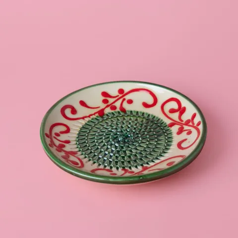 Tierra Cocida - keramisch raspbord Alhambra - crème/rood/groen - 12.5 cm .